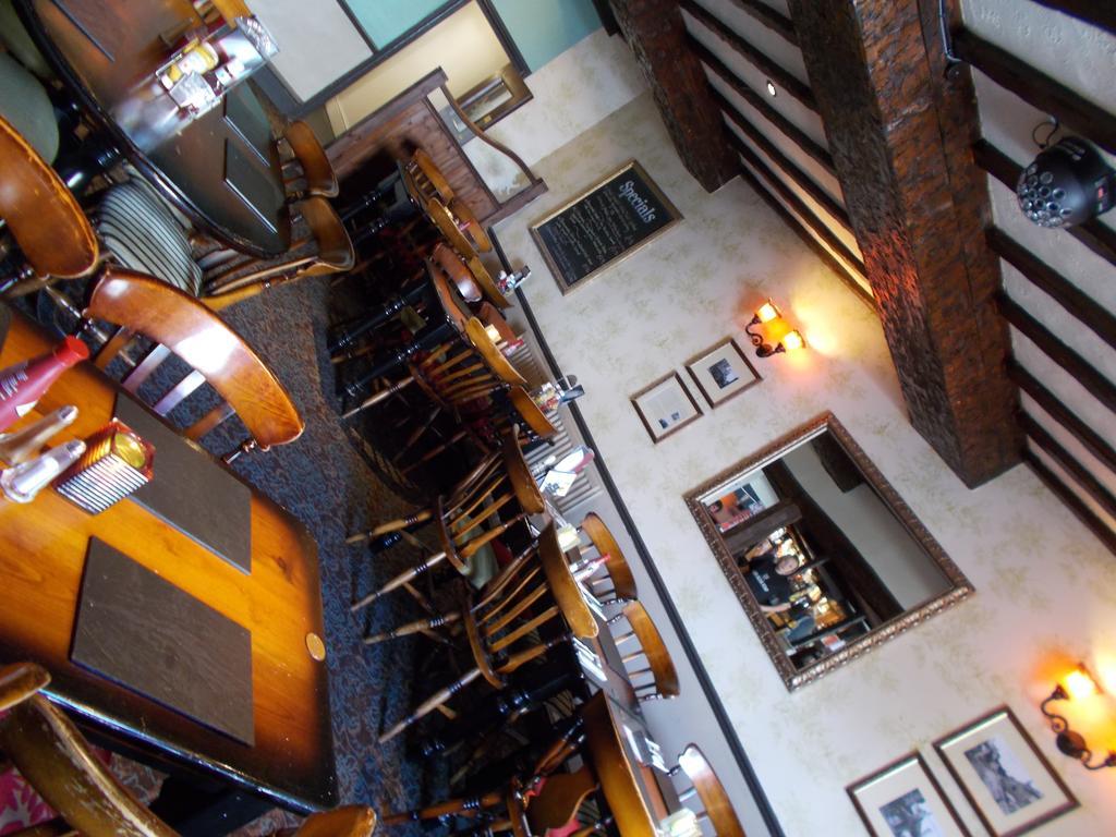 The White Lion Hotel Махинллет Экстерьер фото